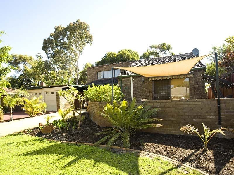 37 Grenadier Drive, Thornlie WA 6108