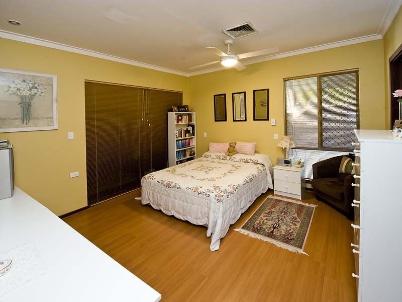 37 Grenadier Drive, Thornlie WA 6108