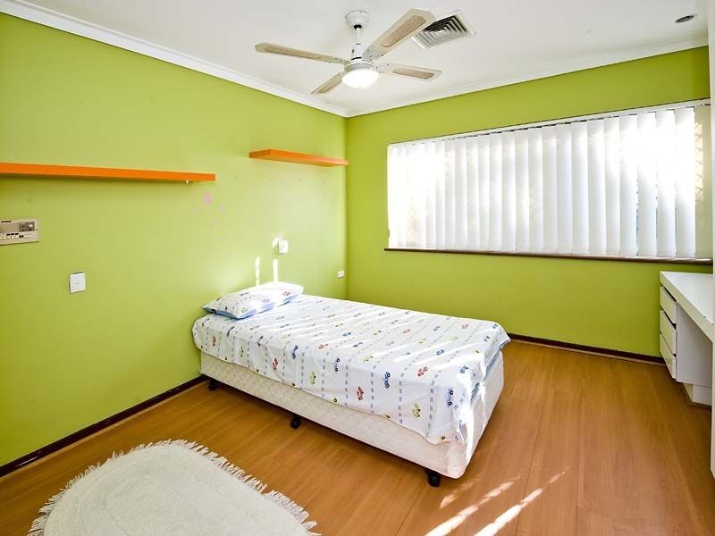 37 Grenadier Drive, Thornlie WA 6108