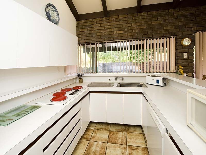 37 Grenadier Drive, Thornlie WA 6108