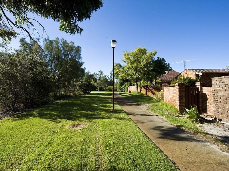 37 Grenadier Drive, Thornlie WA 6108