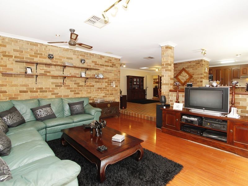 30 Hickory Drive, Thornlie WA 6108
