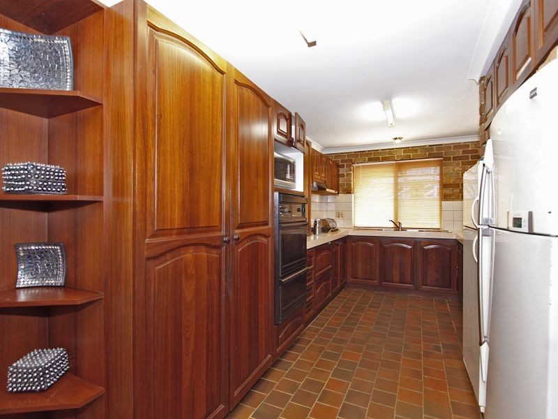30 Hickory Drive, Thornlie WA 6108