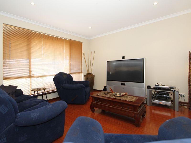 30 Hickory Drive, Thornlie WA 6108