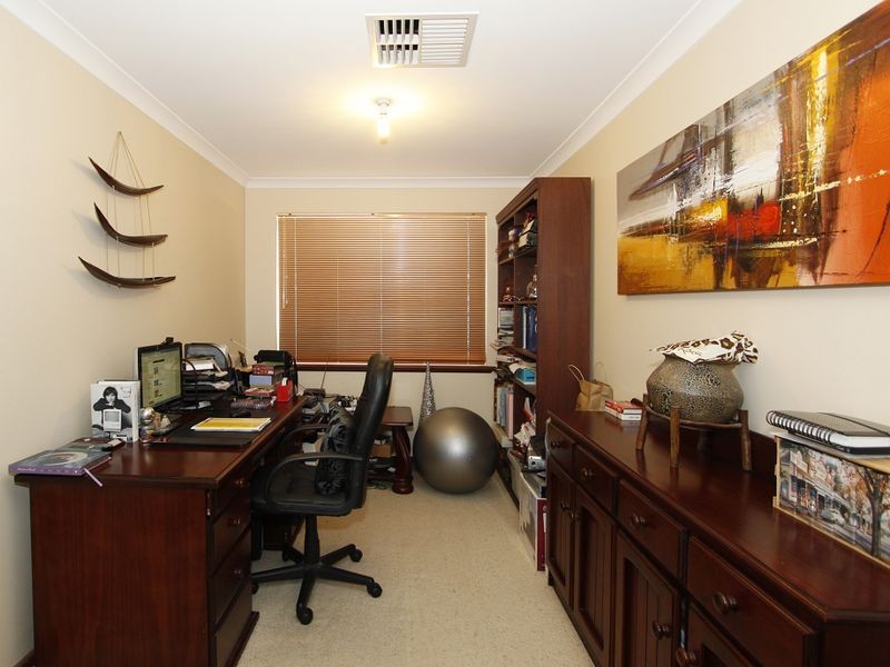 30 Hickory Drive, Thornlie WA 6108