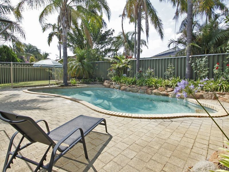 30 Hickory Drive, Thornlie WA 6108
