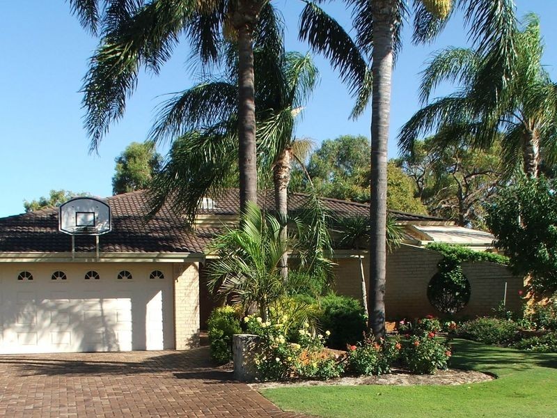 19 Regency Drive, Thornlie WA 6108