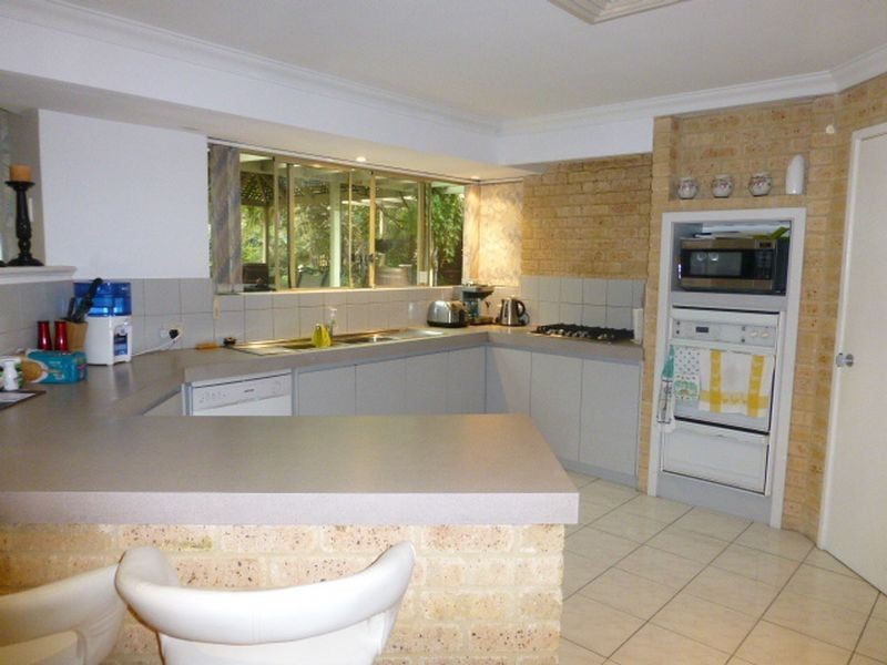 19 Regency Drive, Thornlie WA 6108