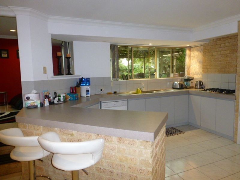 19 Regency Drive, Thornlie WA 6108