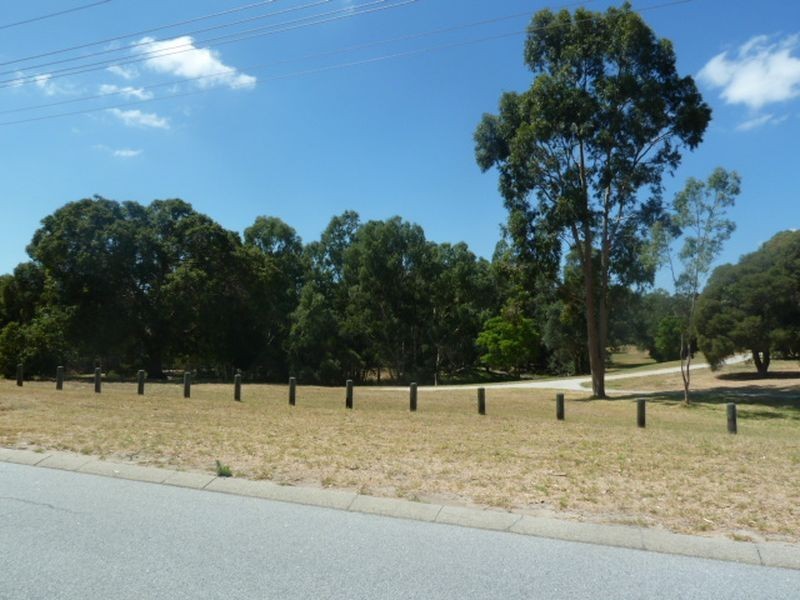 68 Connemara Drive, Thornlie WA 6108