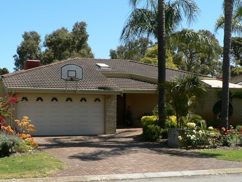 19 Regency Drive, Thornlie WA 6108