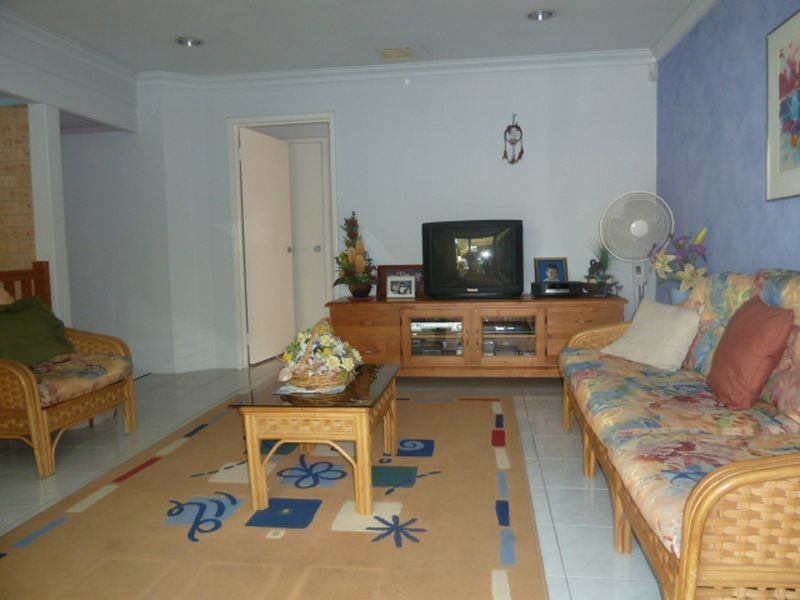 19 Regency Drive, Thornlie WA 6108