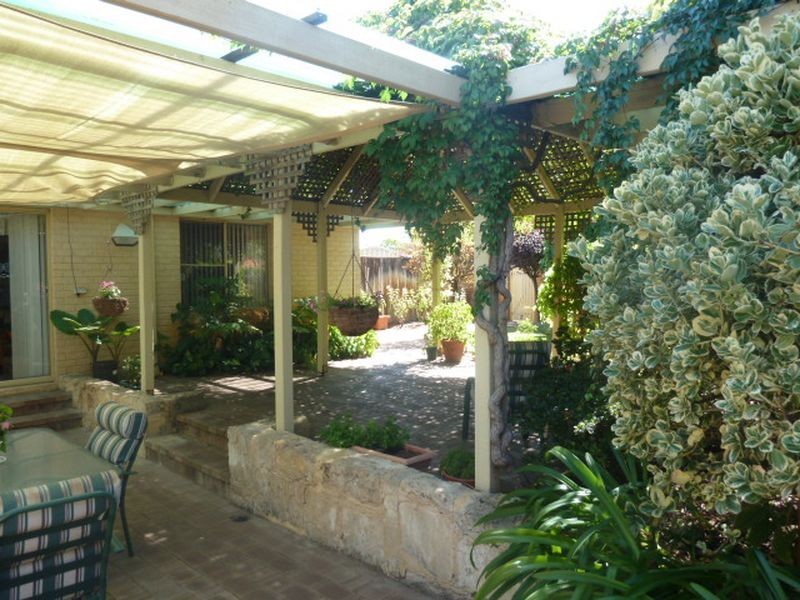 19 Regency Drive, Thornlie WA 6108