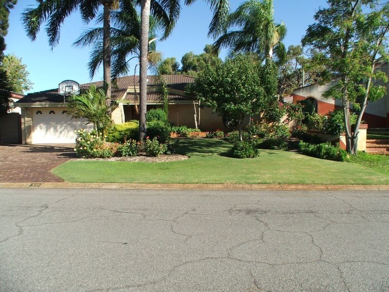 19 Regency Drive, Thornlie WA 6108