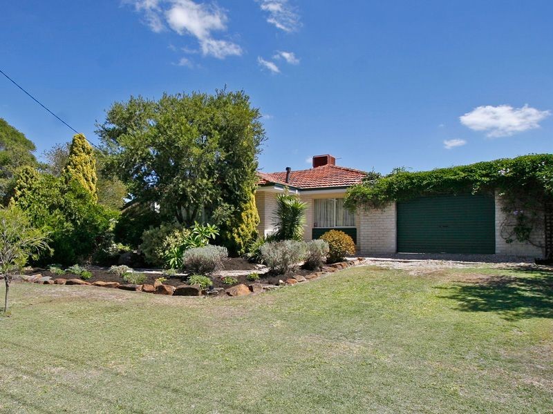 11 Lyrebird Way, Thornlie WA 6108