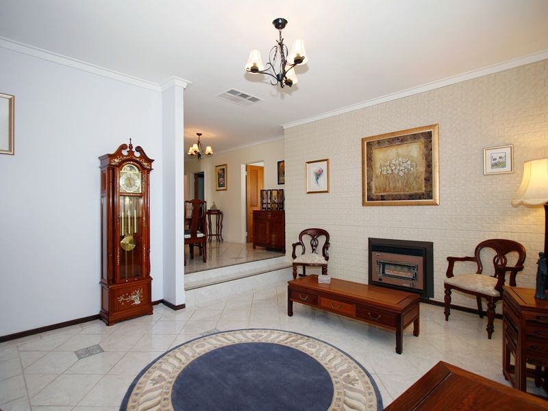 11 Lyrebird Way, Thornlie WA 6108