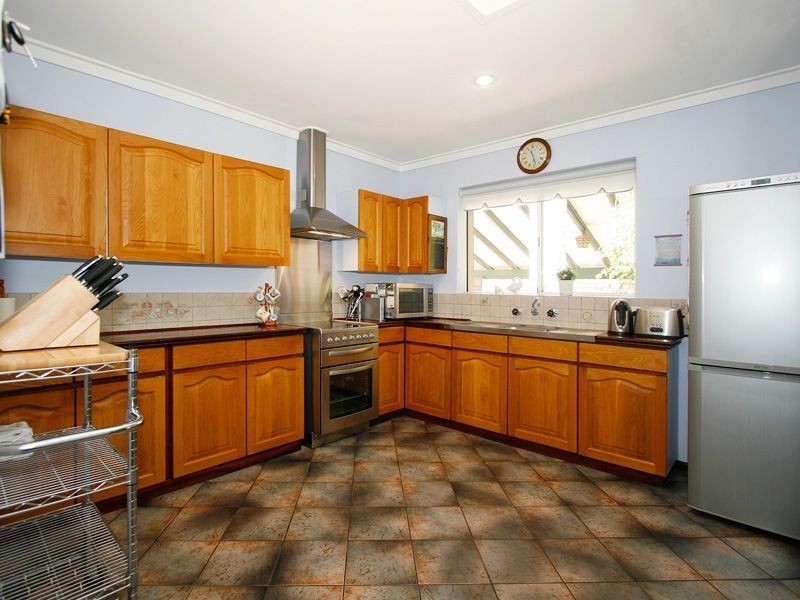 11 Lyrebird Way, Thornlie WA 6108