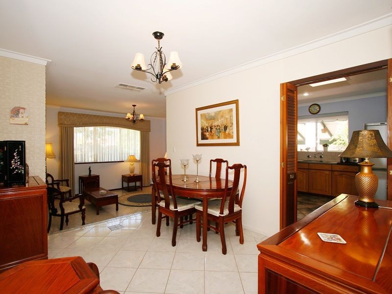 11 Lyrebird Way, Thornlie WA 6108