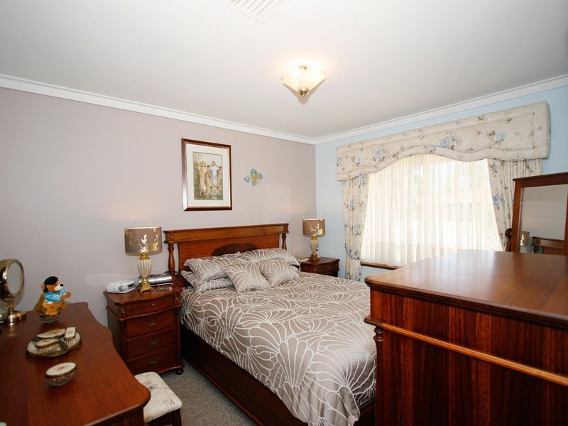 11 Lyrebird Way, Thornlie WA 6108