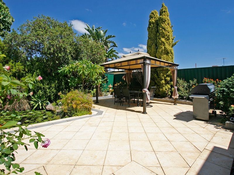 11 Lyrebird Way, Thornlie WA 6108