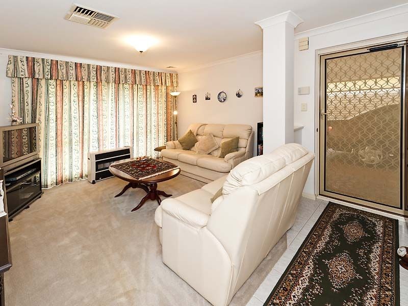 11 Summer Place, Thornlie WA 6108