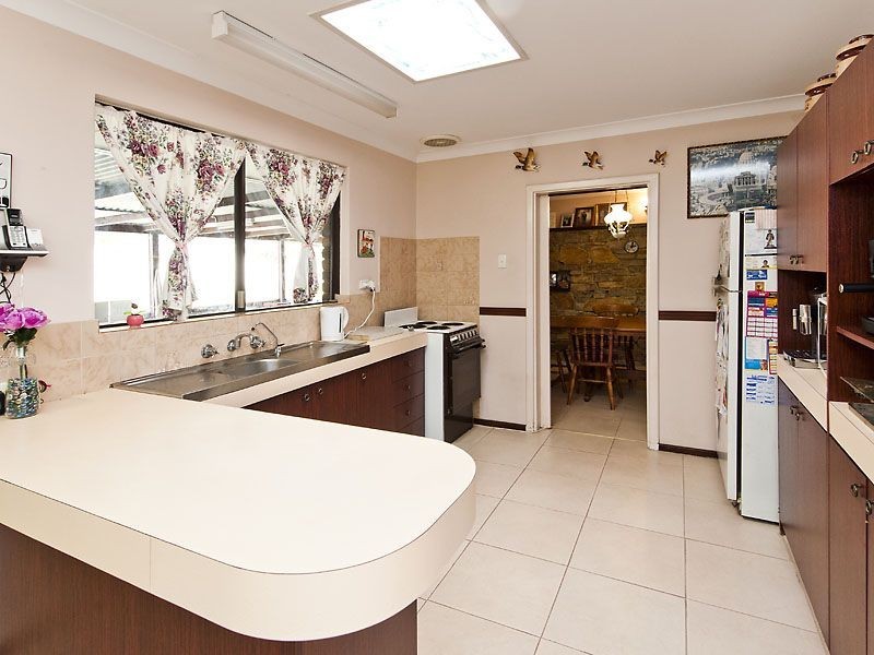 18 Meuller Way, Thornlie WA 6108