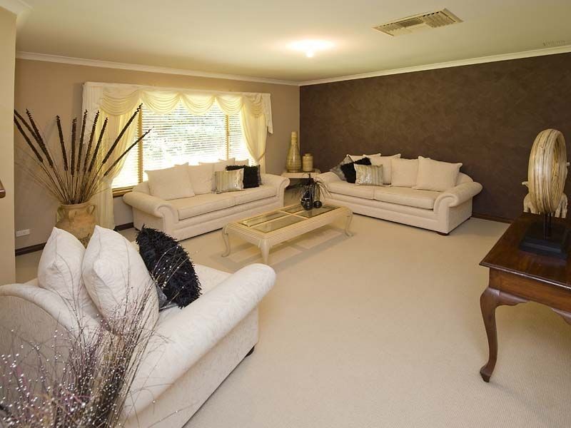34 Livingstone Drive, Canning Vale WA 6155