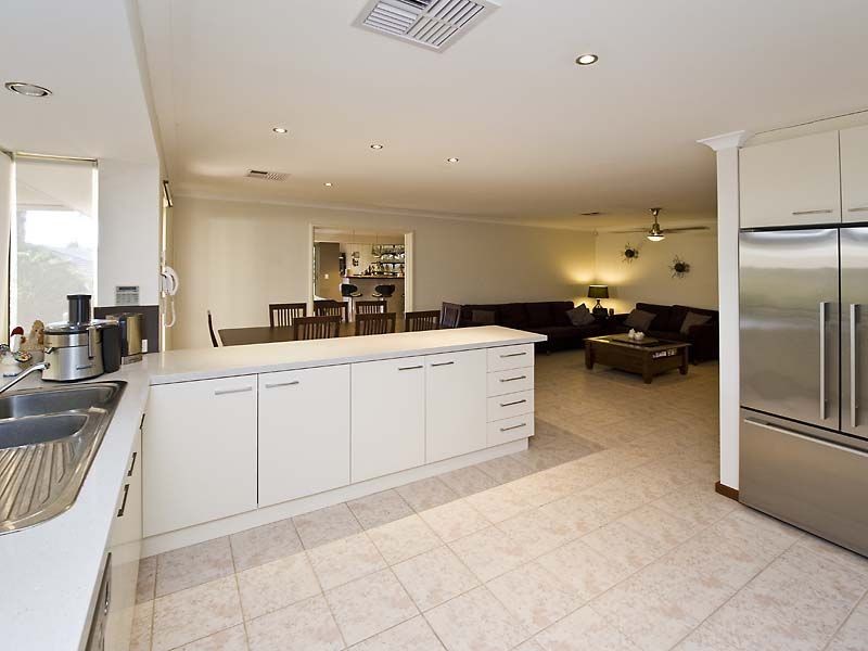 18 Rufford Lane, Canning Vale WA 6155