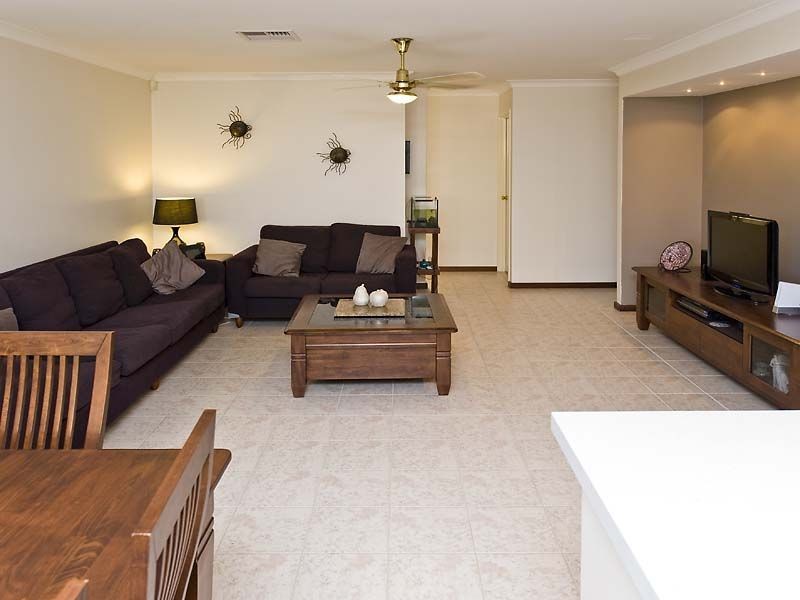 18 Rufford Lane, Canning Vale WA 6155