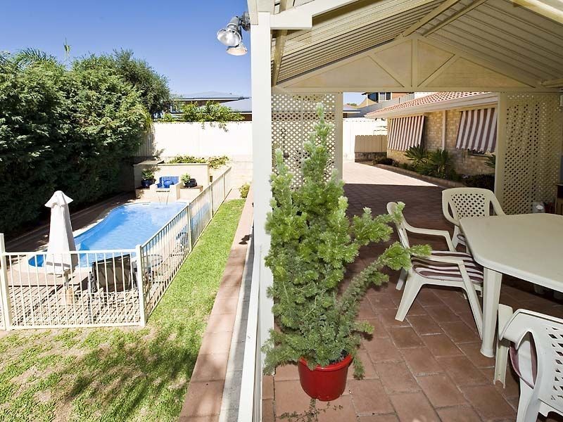 18 Rufford Lane, Canning Vale WA 6155