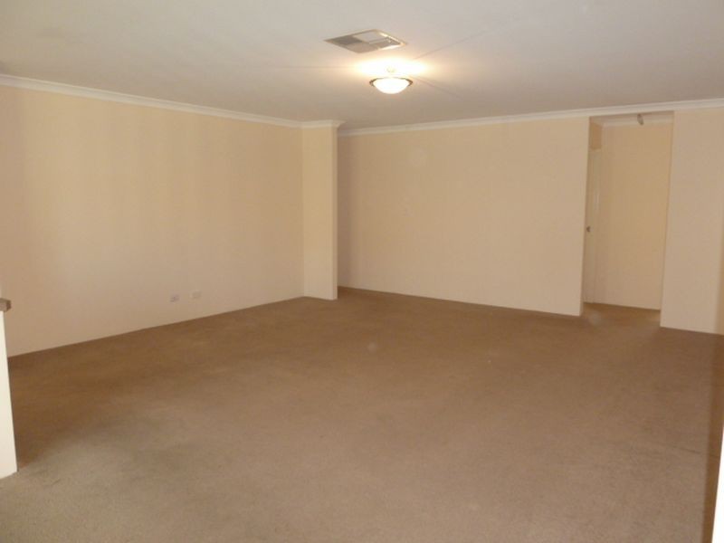 31 Bridge Road, Canning Vale WA 6155