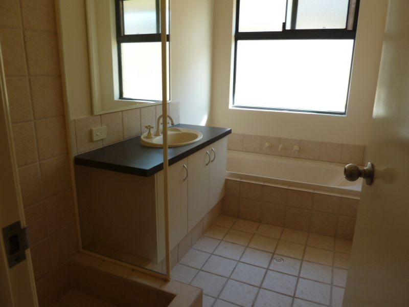 31 Bridge Road, Canning Vale WA 6155