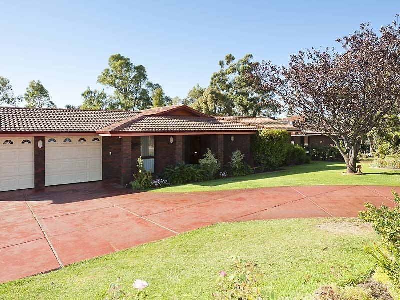 38 Grenadier Drive, Thornlie WA 6108