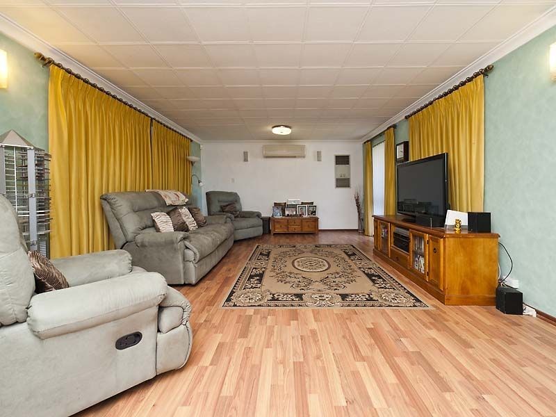 38 Grenadier Drive, Thornlie WA 6108