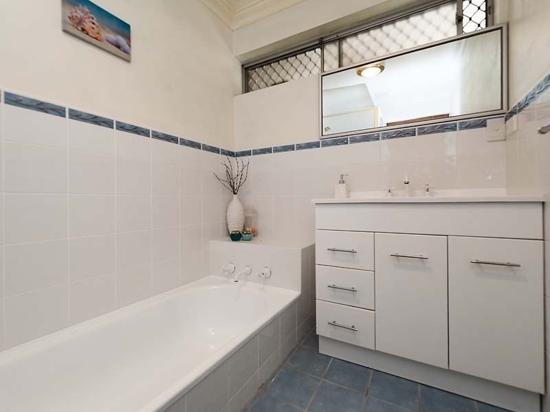 38 Grenadier Drive, Thornlie WA 6108