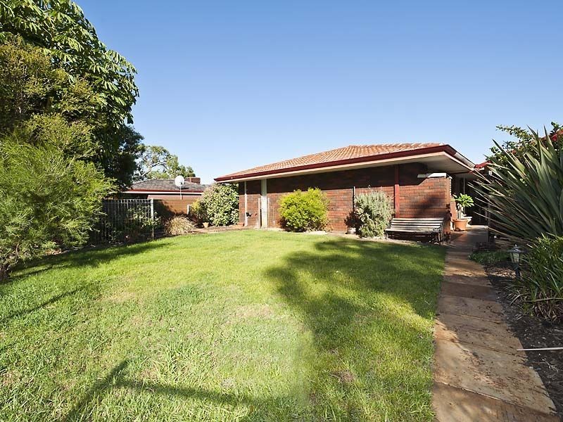 38 Grenadier Drive, Thornlie WA 6108