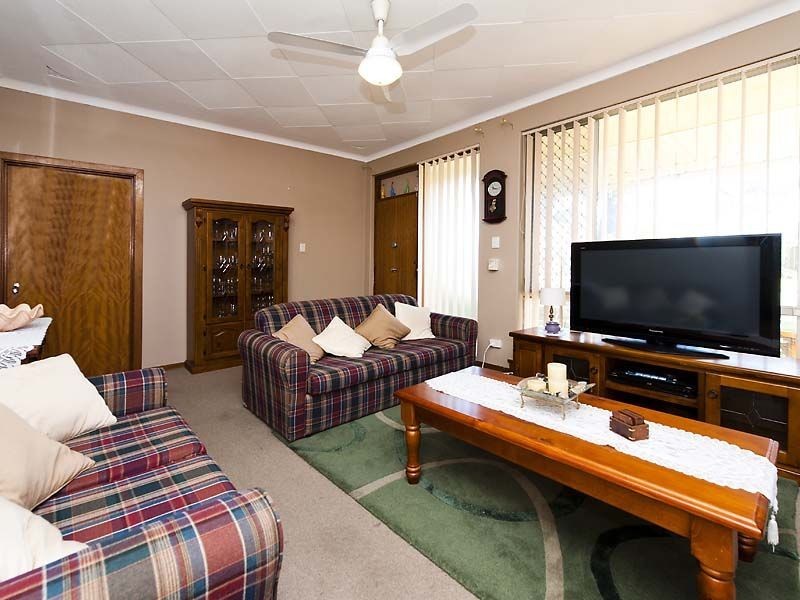 3 Lorenzo Street, Thornlie WA 6108