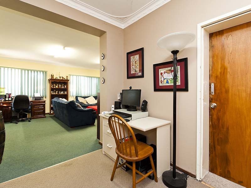 3 Lorenzo Street, Thornlie WA 6108