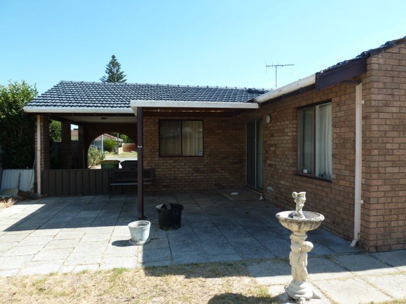 24 Currawong Way, Thornlie WA 6108