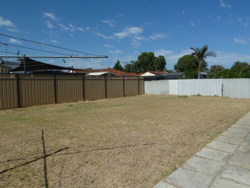 24 Currawong Way, Thornlie WA 6108