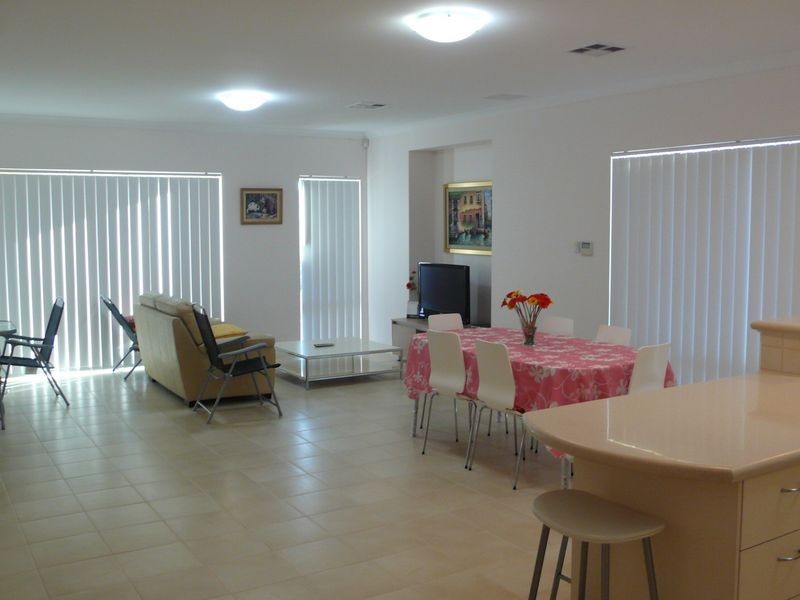 24 Finsbury Drive, Thornlie WA 6108