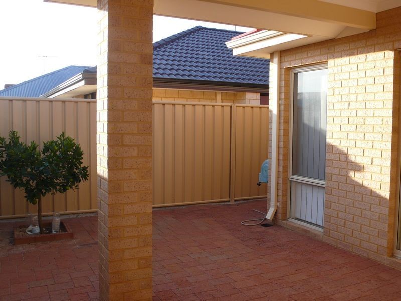 24 Finsbury Drive, Thornlie WA 6108