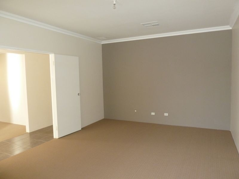 6 Sunflower Road, Success WA 6164