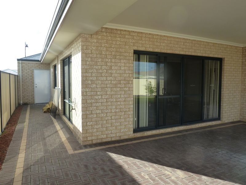 6 Sunflower Road, Success WA 6164