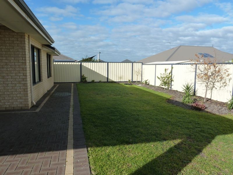 6 Sunflower Road, Success WA 6164