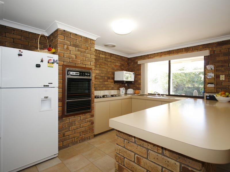 2 Viscount Court, Thornlie WA 6108