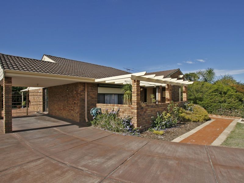 2 Viscount Court, Thornlie WA 6108