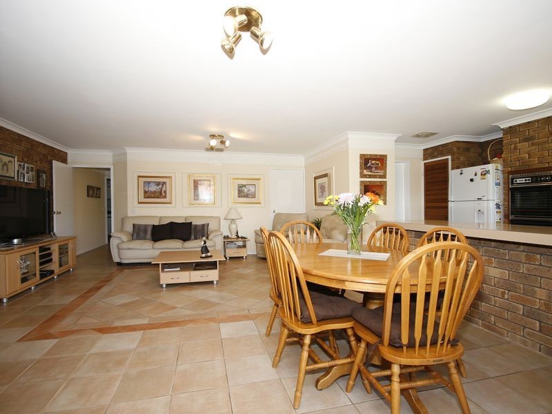 2 Viscount Court, Thornlie WA 6108