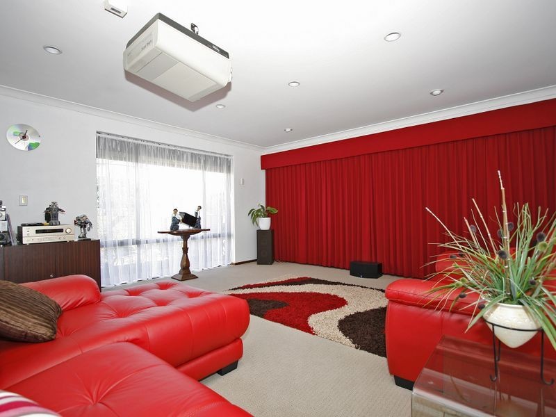 2 Viscount Court, Thornlie WA 6108