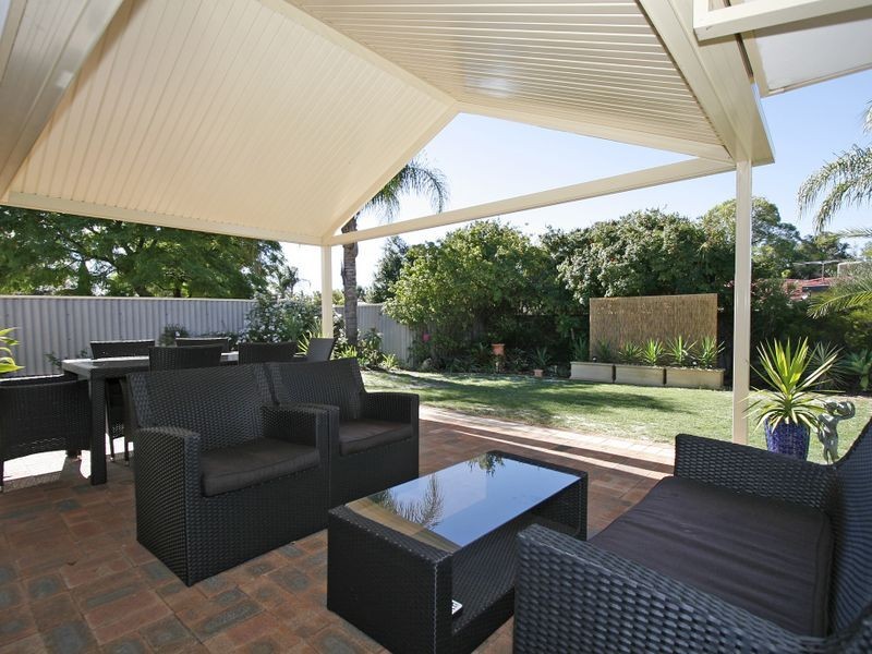 2 Viscount Court, Thornlie WA 6108